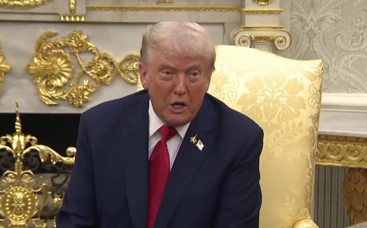 Трамп: США більше не витрачають гроші на Україну, а заробляють через НАТО