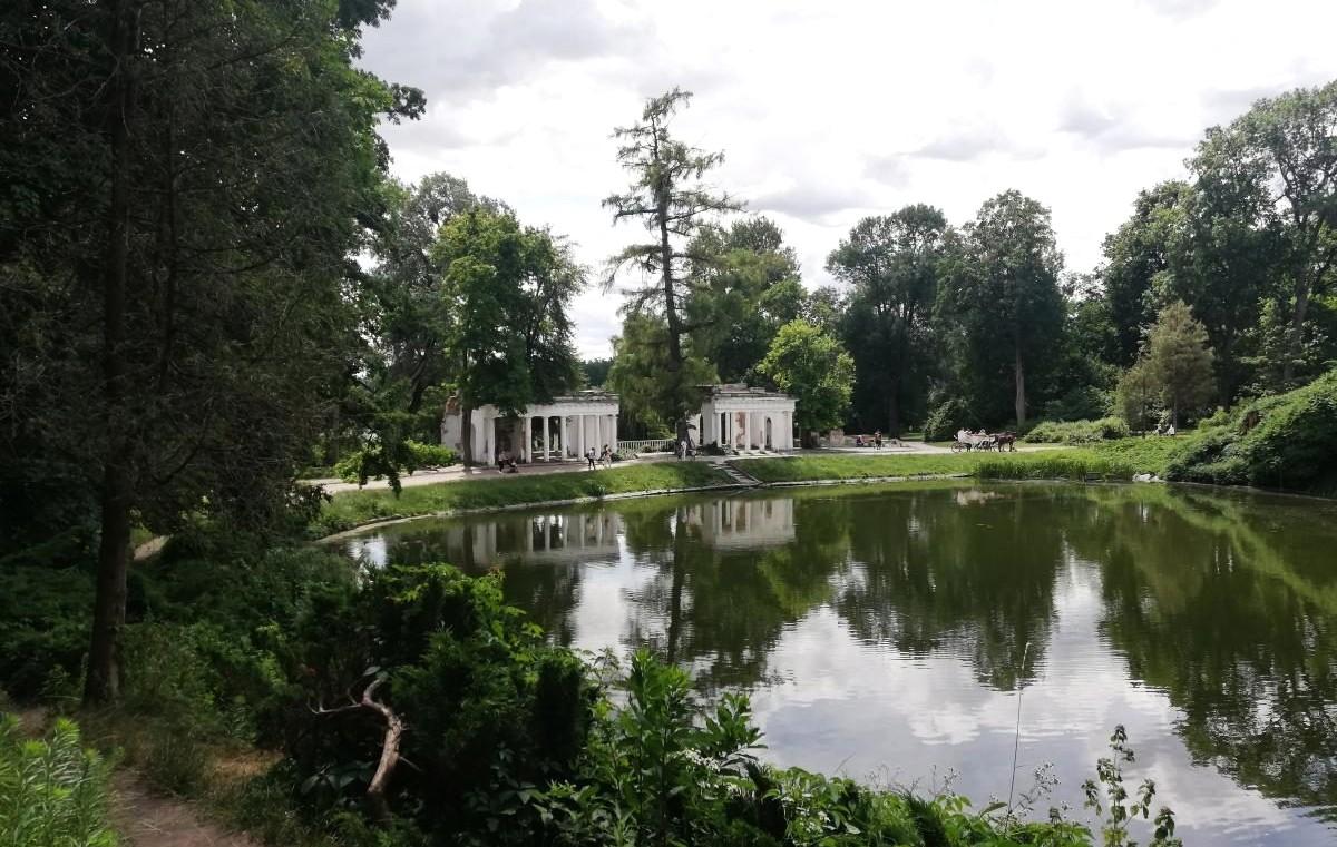 5 идей для весеннего путешествия на выходные по Украине: от сакур до Шевченко