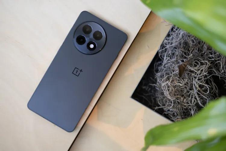 У OnePlus проблема: їхні смартфони можна зламати через SMS / фото The Verge У OnePlus проблема: їхні смартфони можна зламати через SMS / фото The Verge