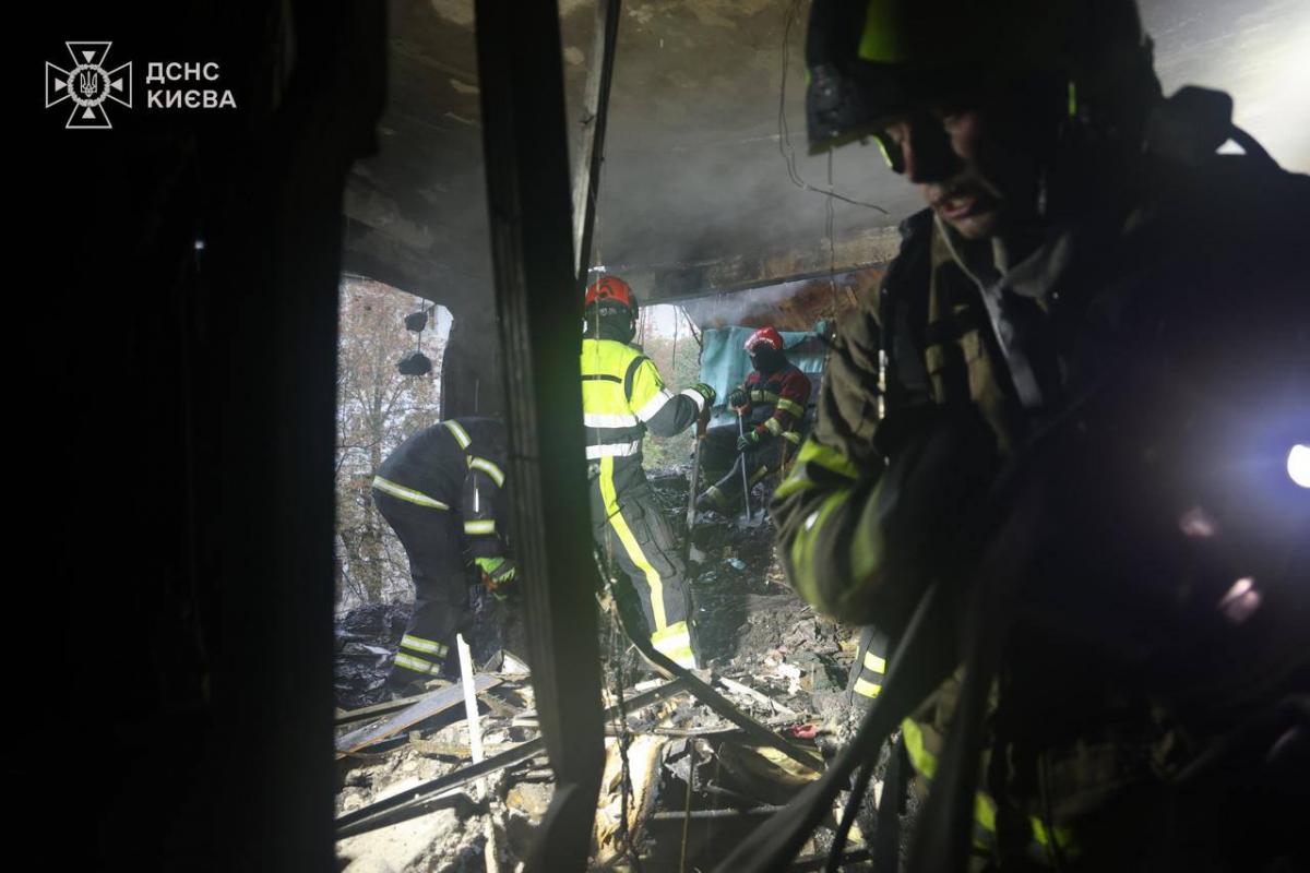 Росія атакувала Київ ракетами і дронами: багато поранених, загинула дитина (відео)