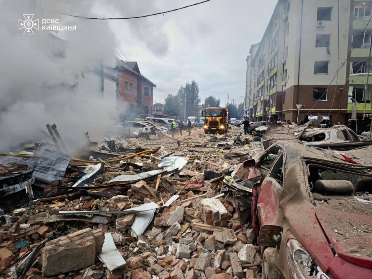 Разрушения в Петропавловской Борщаговке / фото ГСЧС Киевской области Разрушения в Петропавловской Борщаговке / фото ГСЧС Киевской области