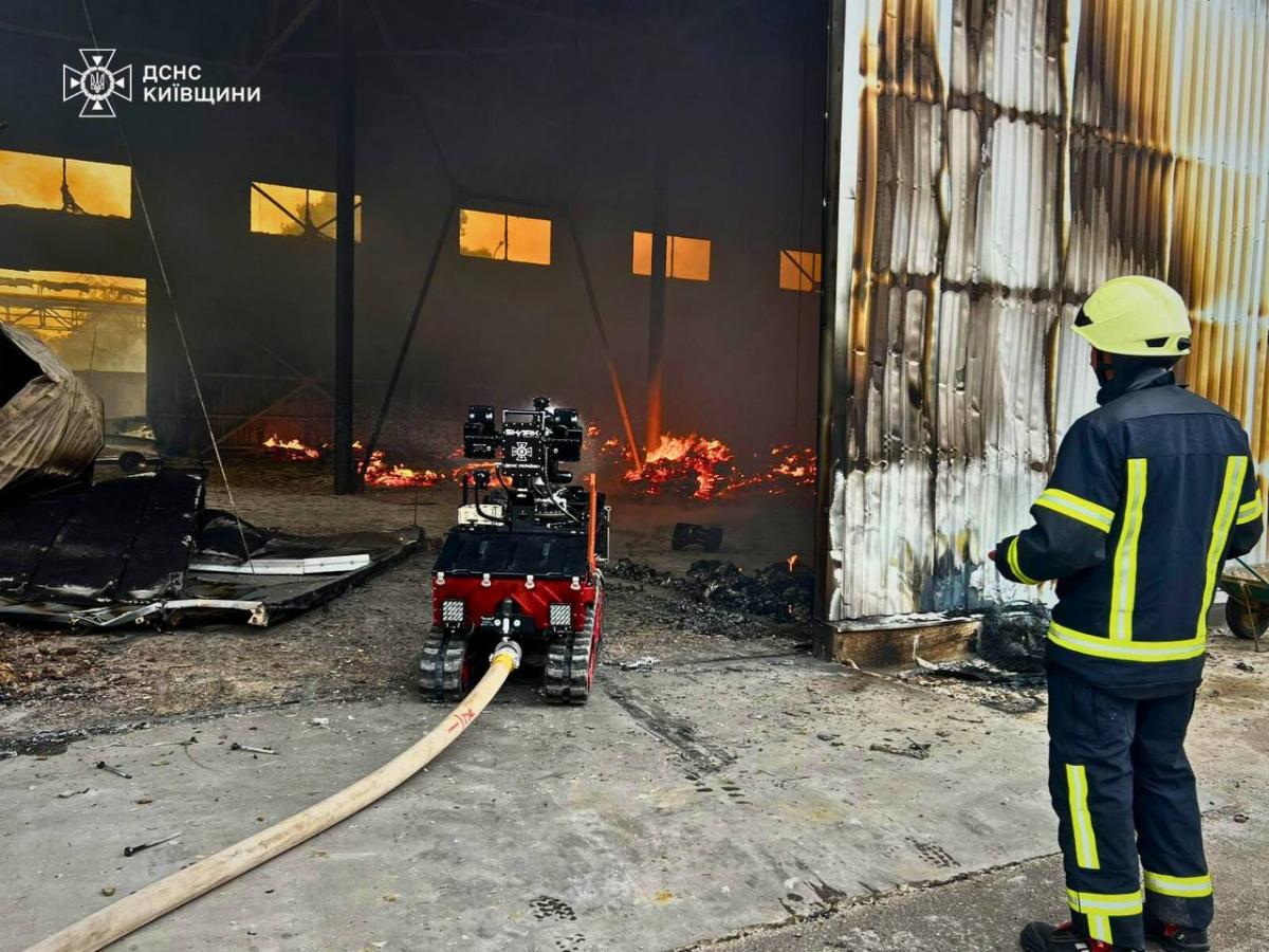 Росіяни завдали ракетного удару по Києву / фото ДСНС Київщини Росіяни завдали ракетного удару по Києву / фото ДСНС Київщини