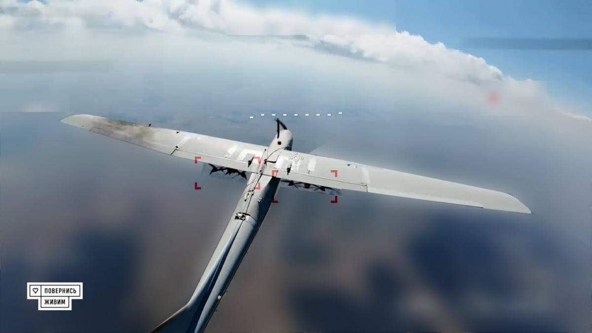 Разведывательный дрон Орлан-30 с подвешенными FPV-дронами / фото - благотворительный фонд "Вернись живым"