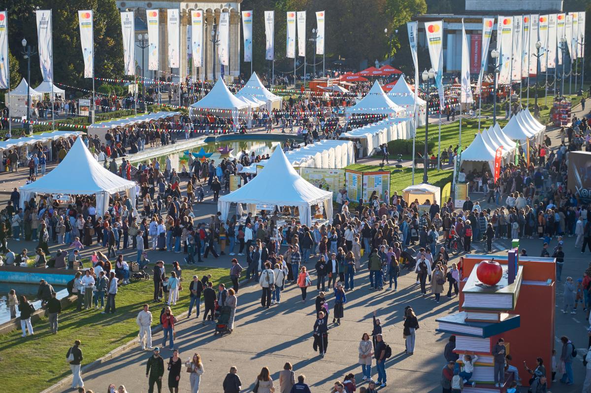 Понад 93 тисячі відвідувачів і 452 події: 'Книжкова країна' підтвердила статус найбільшого книжкового фестивалю Понад 93 тисячі відвідувачів і 452 події: 'Книжкова країна' підтвердила статус найбільшого книжкового фестивалю