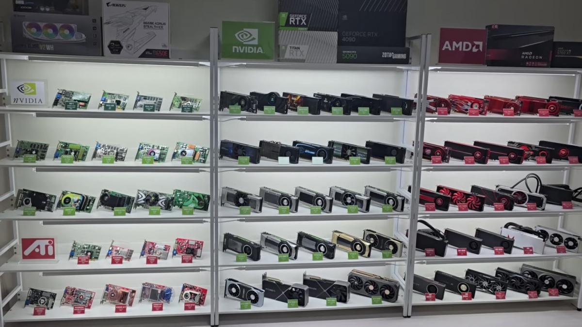 Энтузиаст собрал коллекцию из всех видеокарт NVIDIA, ATI и AMD / Скриншот с видео Энтузиаст собрал коллекцию из всех видеокарт NVIDIA, ATI и AMD / Скриншот с видео