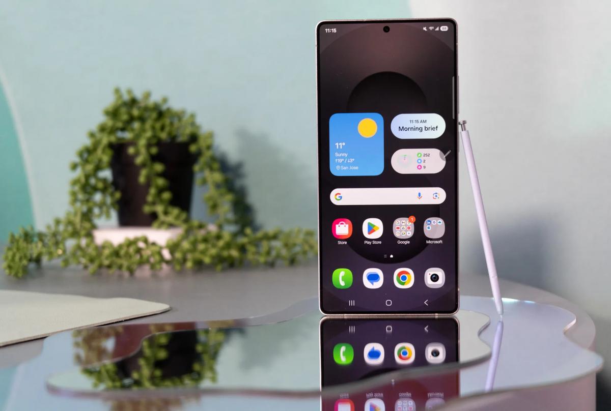 Samsung изменит дизайн Galaxy S26 Ultra, сделав его более "айфоновским" / фото The Verge Samsung изменит дизайн Galaxy S26 Ultra, сделав его более "айфоновским" / фото The Verge