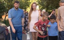 Власник DOMINO Антон Шухнін привіз шкільні набори для понад 100 сімей переселенців з дітьми