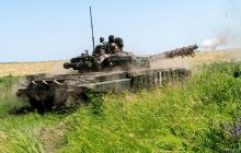 Війна в Україні назавжди змінила танкові битви, полем бою керують дрони, - NYT