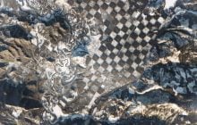 Астронавт сфотографував із космосу гігантську "шахівницю", що оточує річку