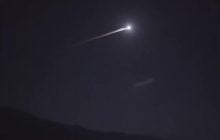 Туристов призвали помочь найти обломки метеорита после огненного шоу в небе