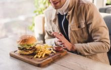 Вредная еда может негативно повлиять на работу мозга: ученые сделали неутешительное открытие