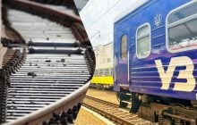 Возле Фастова из-за взрывов повреждена железная дорога: отменен ряд поездов