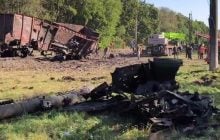 Повреждение железнодорожной инфраструктуры возле Фастова: СМИ показали кадры с места взрывов