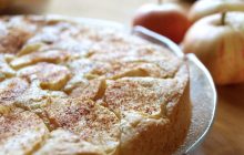 Як приготувати яблучний пиріг: кулінари поділилися ідеальним рецептом для осені