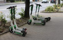 Первый город в Украине вводит запрет на электросамокаты и электровелосипеды