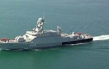 Російський корабель так "тікав" від українських дронів, що врізався у танкер