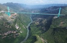 У Китаї офіційно відкрили найвищий міст у світі (фото)