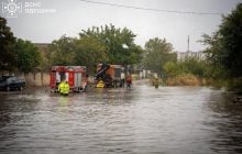 В Одесі під час негоди збило течією 23-річну дівчину, її шукають водолази, - ЗМІ