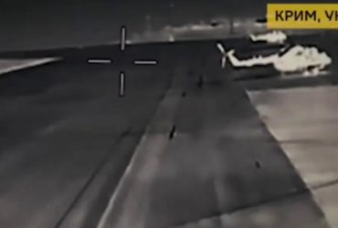 Втрати на мільйони доларів: у Криму ГУР уразило два російські гелікоптери та буксир (відео)