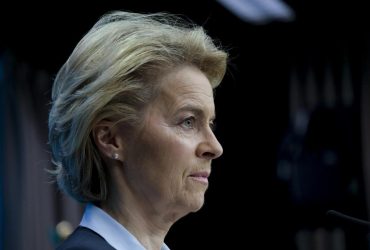 На зміну позиції Трампа щодо України вплинула фон дер Ляєн, - Politico