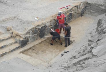 Археологи знайшли дивну гробницю з понівеченими скелетами (фото)