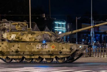 Дроны ему не страшны: Китай показал на параде танк нового поколения