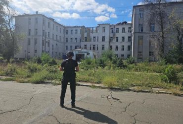 Росіяни скинули на лікарню в Костянтинівці три авіабомби: в ОВА розкрили деталі