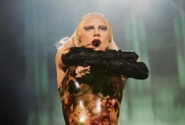 Леди Гага отменила концерт в Майами из-за риска потери голоса