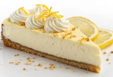 Этот аппетитный лимонный чизкейк готовится всего 15 минут: его даже выпекать не нужно