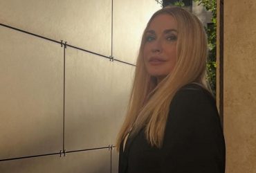 Знаю, что это ты: трогательный момент на могиле отца довел Сумскую до слез