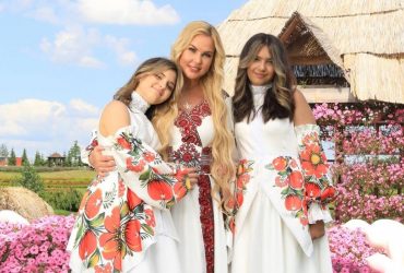 Камалія показала, як відсвяткувала 12-річчя доньок (відео)