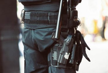 У Новій Зеландії поліцейські застрелили чоловіка, який 4 роки переховував своїх дітей у лісі