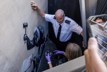 Новий мурал Banksy у Лондоні спричинив гучний скандал (фото)