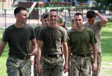 Відтік молодих чоловіків може виявитися фатальним для України, - аналітик Telegraph