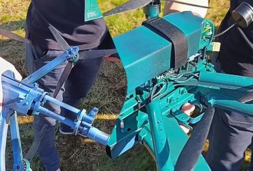 Россияне показали новый дрон, на который установили автомат Калашникова (видео)