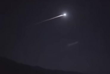 Туристов призвали помочь найти обломки метеорита после огненного шоу в небе