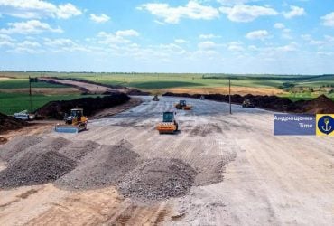 Біля Маріуполя окупанти таємно будують нову дорогу: Андрющенко розкрив деталі (фото)