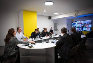 Новые услуги и дополнительная выплата: Кабмин расширил поддержку для переселенцев