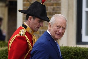 Королевская кара: Чарльз III оставил родного брата без титула и дома