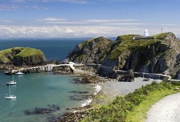 Без авто, але з цілодобовим пабом: названо острів у Британії, який вражає своєю атмосферою