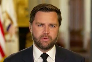 Вони продовжують убивати людей: Венс зробив заяву про війну в Україні