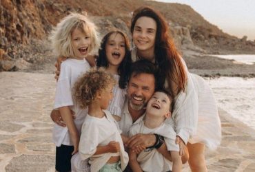 Начинаются торги: жена Мирошниченко рассказала о трудностях воспитания 4-х детей