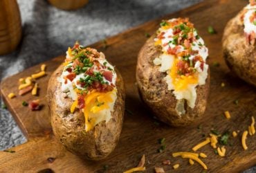 Вы захотите готовить такой картофель в мундире каждый день: шикарный рецепт от Мэри Берри