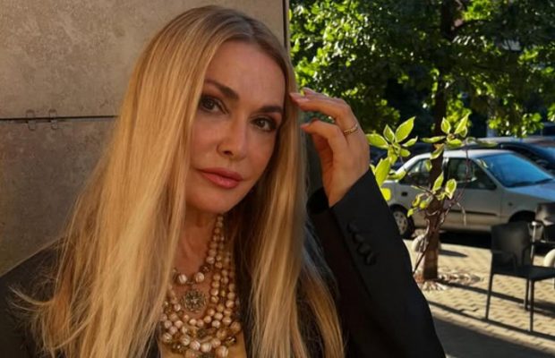 Сумская впервые за долгое время вышла в свет с младшей дочкой: как она выглядит (фото)