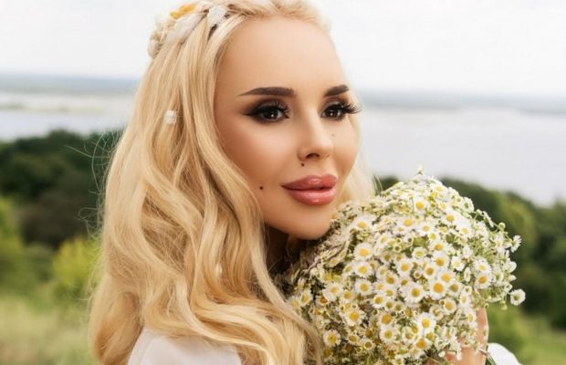 Известная украинская певица показалась с новорожденным сыном и сделала признание (фото)