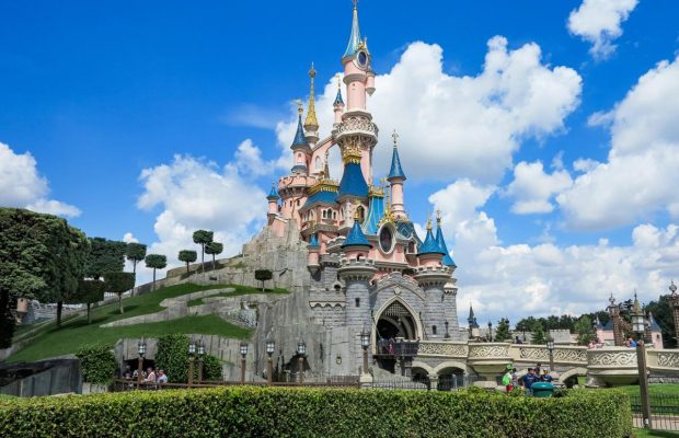 Фанатка "Діснейленду" розповіла, як не розоритися на відвідуванні знаменитого парку розваг