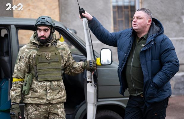 На передовій життя і смерті: телеканал 2+2 представить воєнну драму "Тримайся, братику"