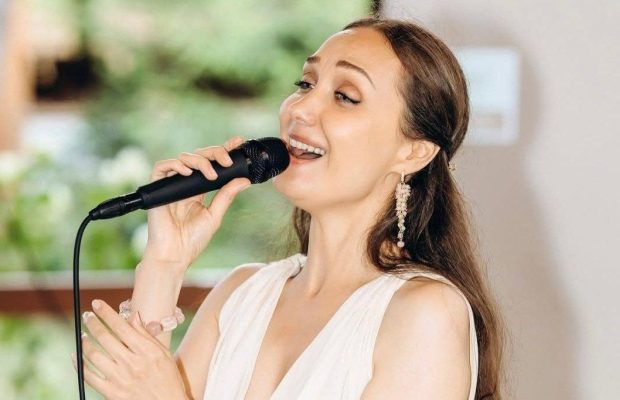 Зірка 2000-х Власова неочікувано повернулася на сцену і розкрила, що планує далі