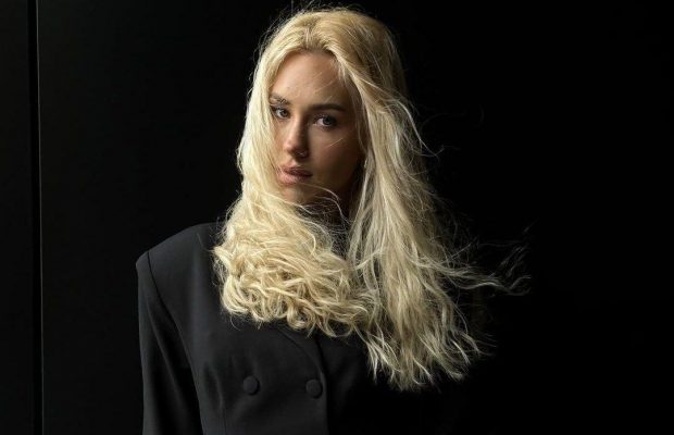 "Закрили підручники!": Квіткова зухвало відповіла хейтерам та провела урок з мови