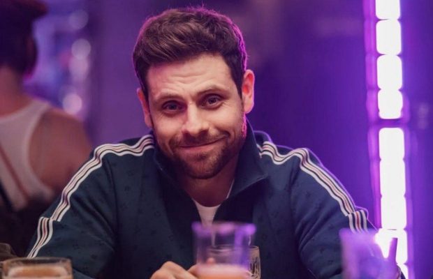 Известный украинский актер, который лишился пальца, показался с протезом (фото)